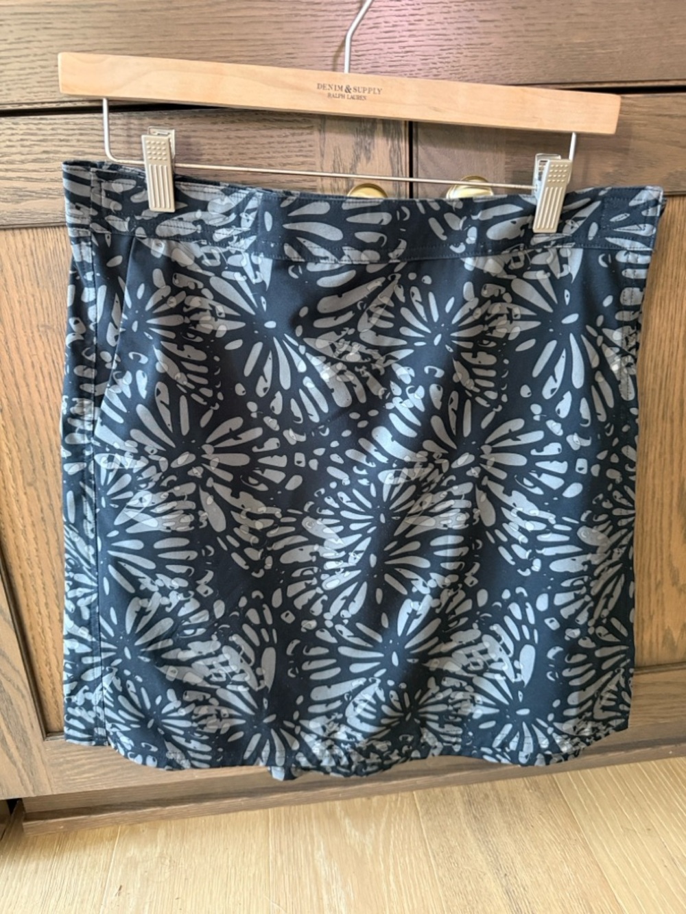 Ripskirt Hawaii Black and Gray Patterned Midi Skirt